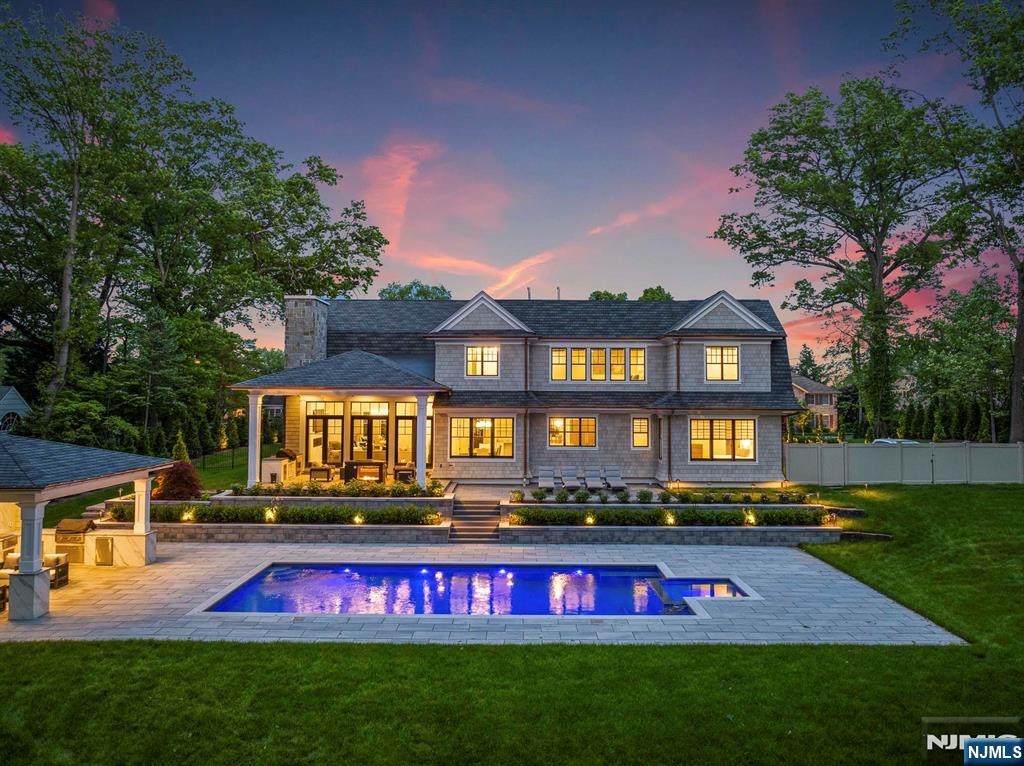 396 Knollwood Road Ridgewood, NJ 07450 - Photo 2 of 50