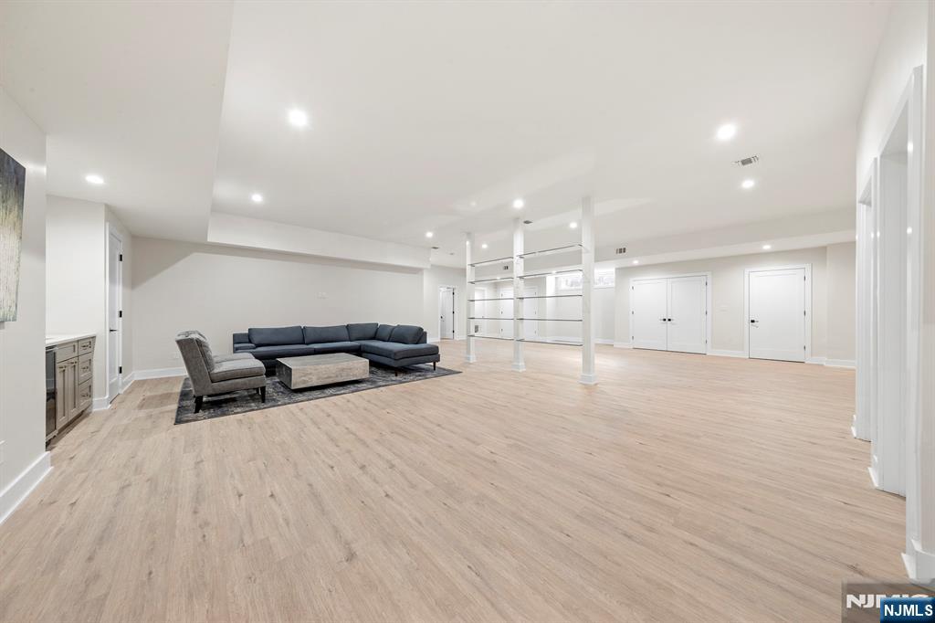 396 Knollwood Road Ridgewood, NJ 07450 - Photo 45 of 50