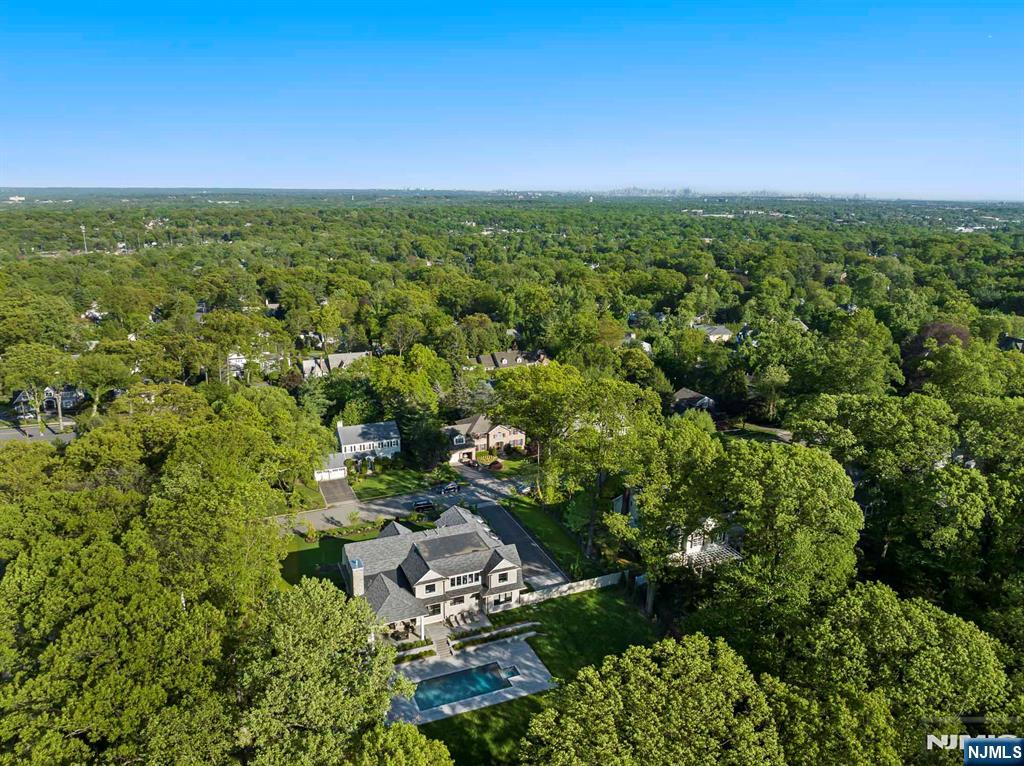 396 Knollwood Road Ridgewood, NJ 07450 - Photo 49 of 50 an aerial view of residential houses with outdoor space and trees