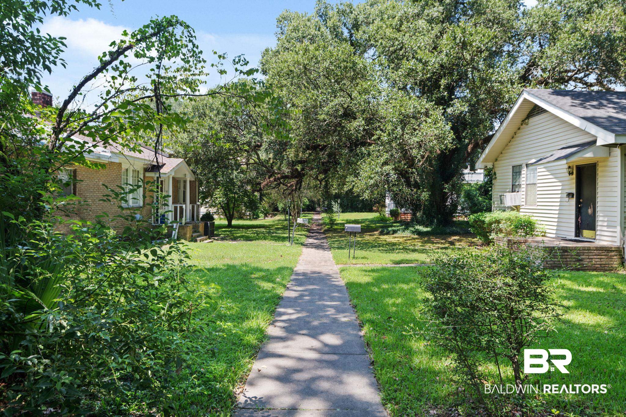 324 4th Street Mobile, AL 36611 - Photo 9 of 28 View of yard