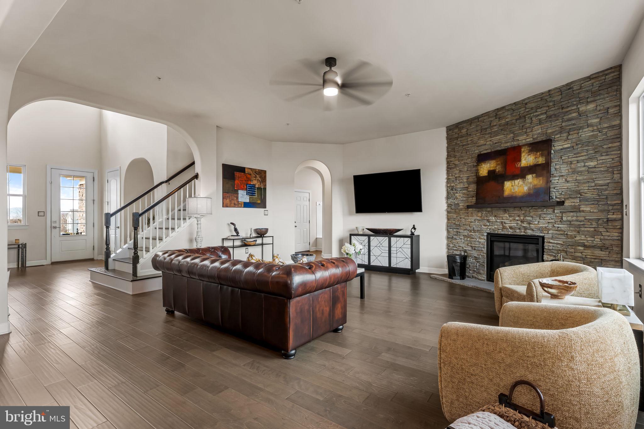 5527 Golden Eagle Road Frederick, MD 21704 - Photo 10 of 44 Spacious family area