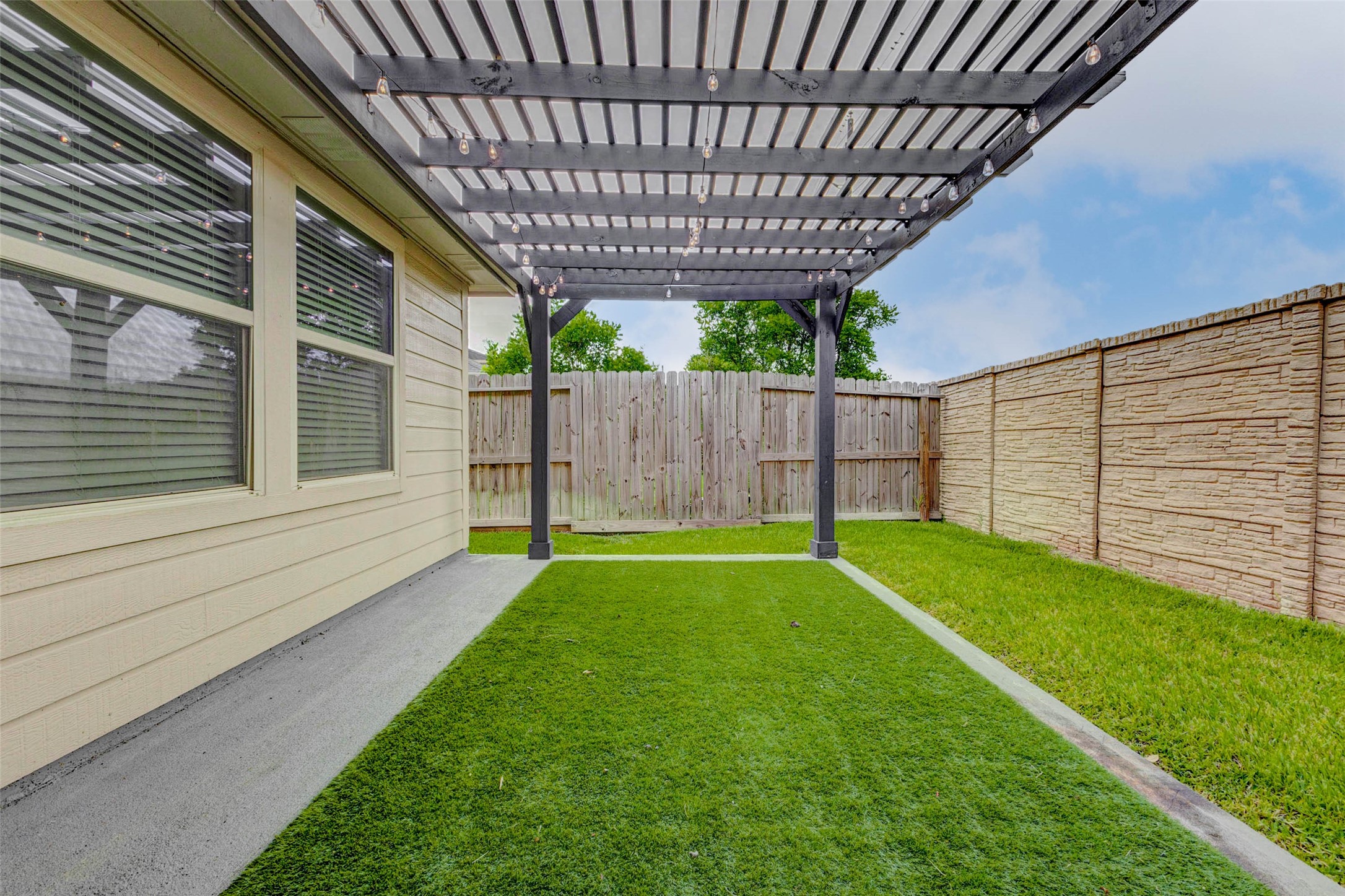 8319 Silent Deep Drive Rosenberg, TX 77469 - Photo 34 of 34 a view of a backyard with a garden
