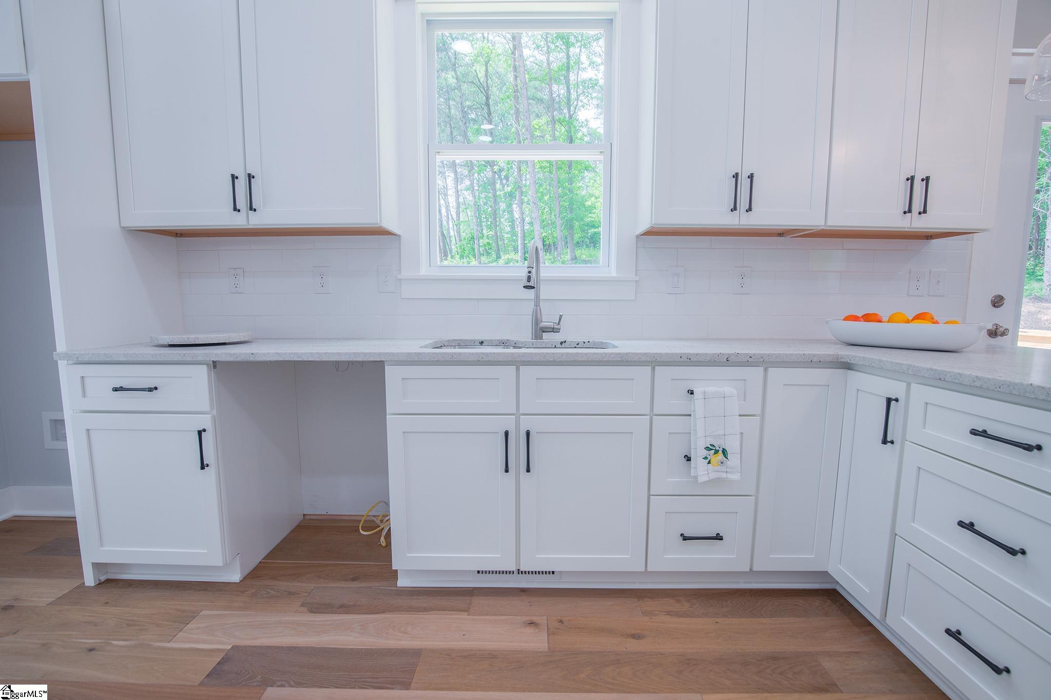 1013 Center Road Taylors, SC 29687 - Photo 10 of 32 Gallery Image 10
