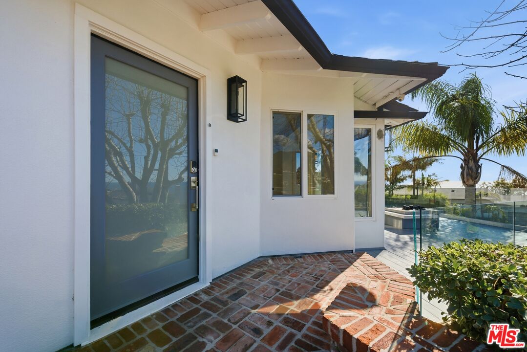 204 Tranquillo Road Pacific Palisades, CA 90272 - Photo 2 of 28