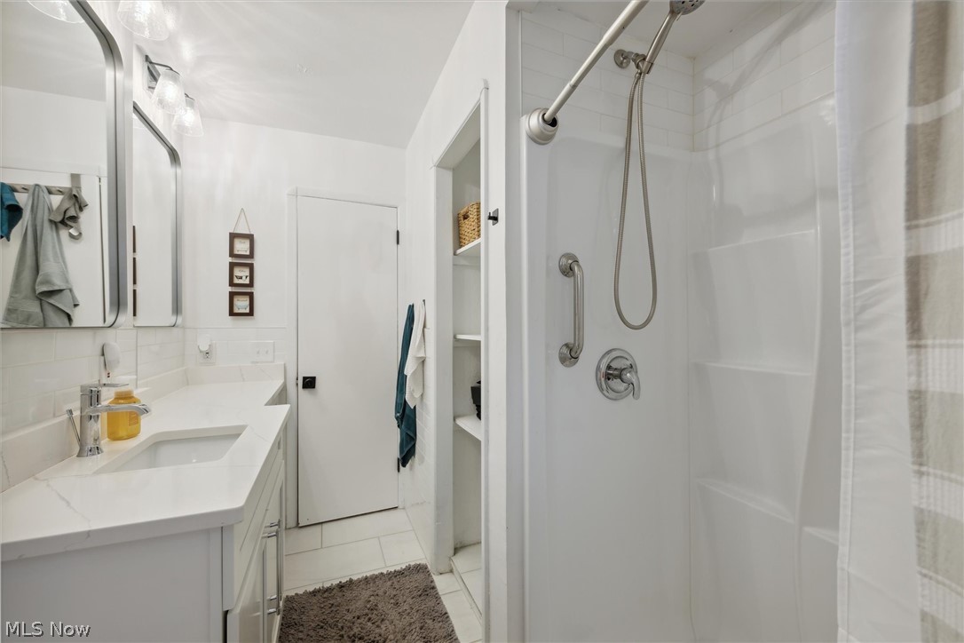 4017 Stonehaven Road Cleveland, OH 44121 - Photo 24 of 43