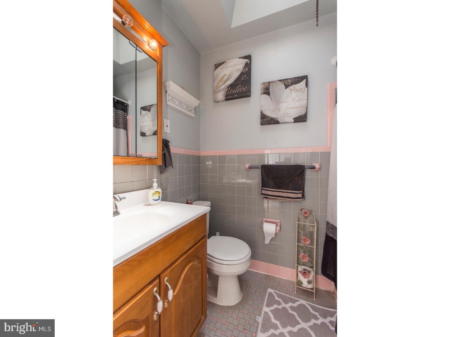 1213 Ripley Street Philadelphia, PA 19111 - Photo 8 of 15 Bathroom