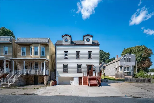 $3,000 | 85 Hobart Avenue, Unit 2, Bayonne, NJ 07002