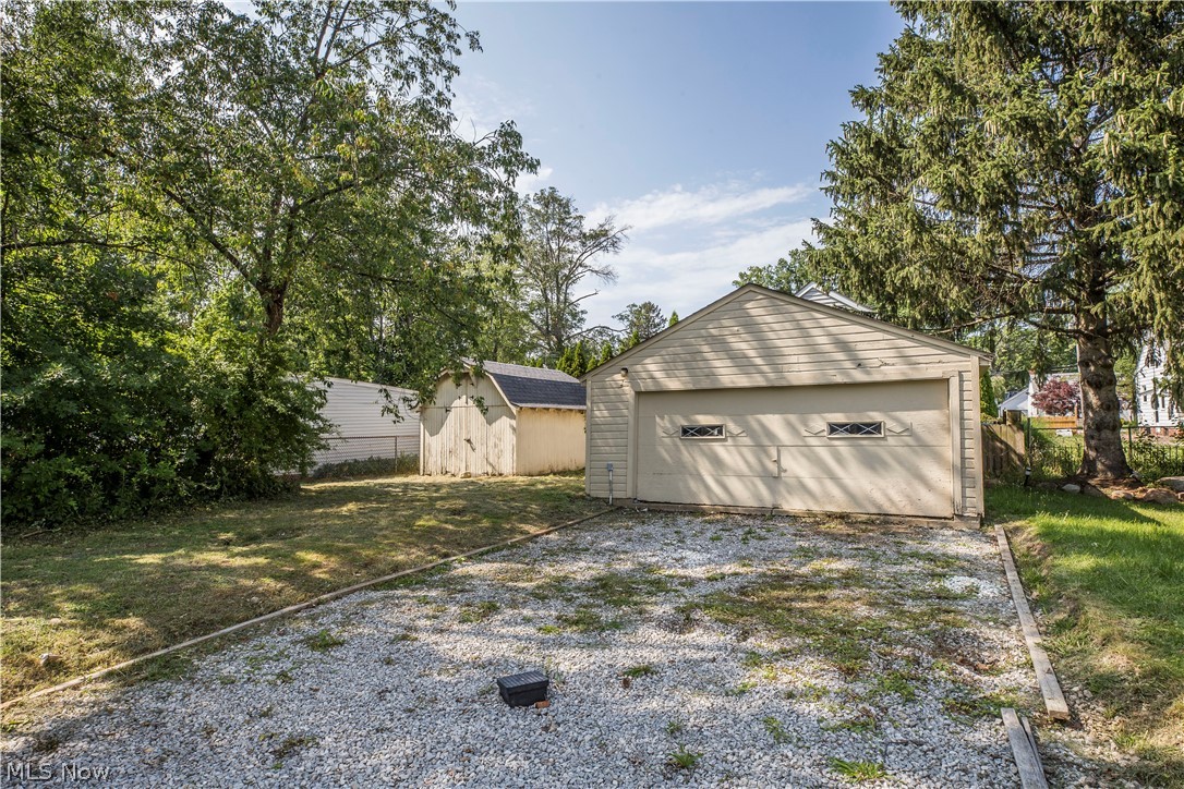 23804 Knickerbocker Road Bay Village, OH 44140 - Photo 10 of 33 Gallery Image 10