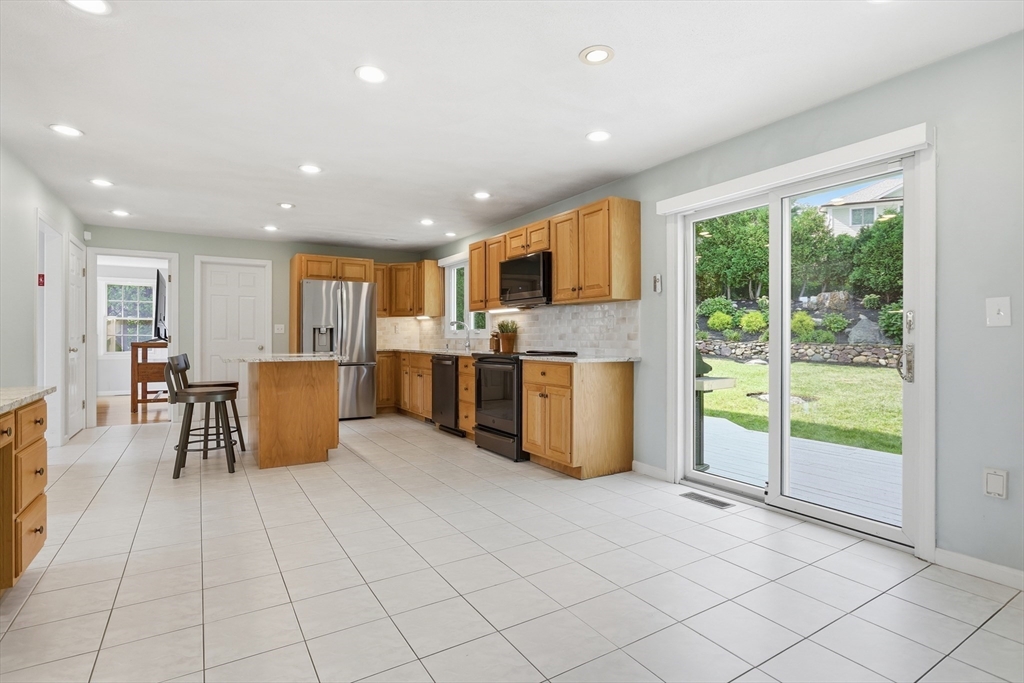 44 Raffaele Drive Waltham, MA 02452 - Photo 6 of 30 Gallery Image 6