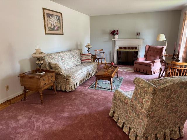 704 Kingston Road Lexington, KY 40505 - Photo 6 of 17 Living Room