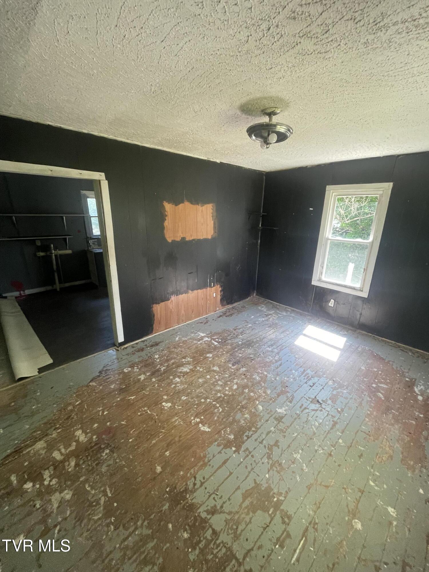 206 East Broyles Street Greeneville, TN 37745 - Photo 5 of 10 IMG_7952