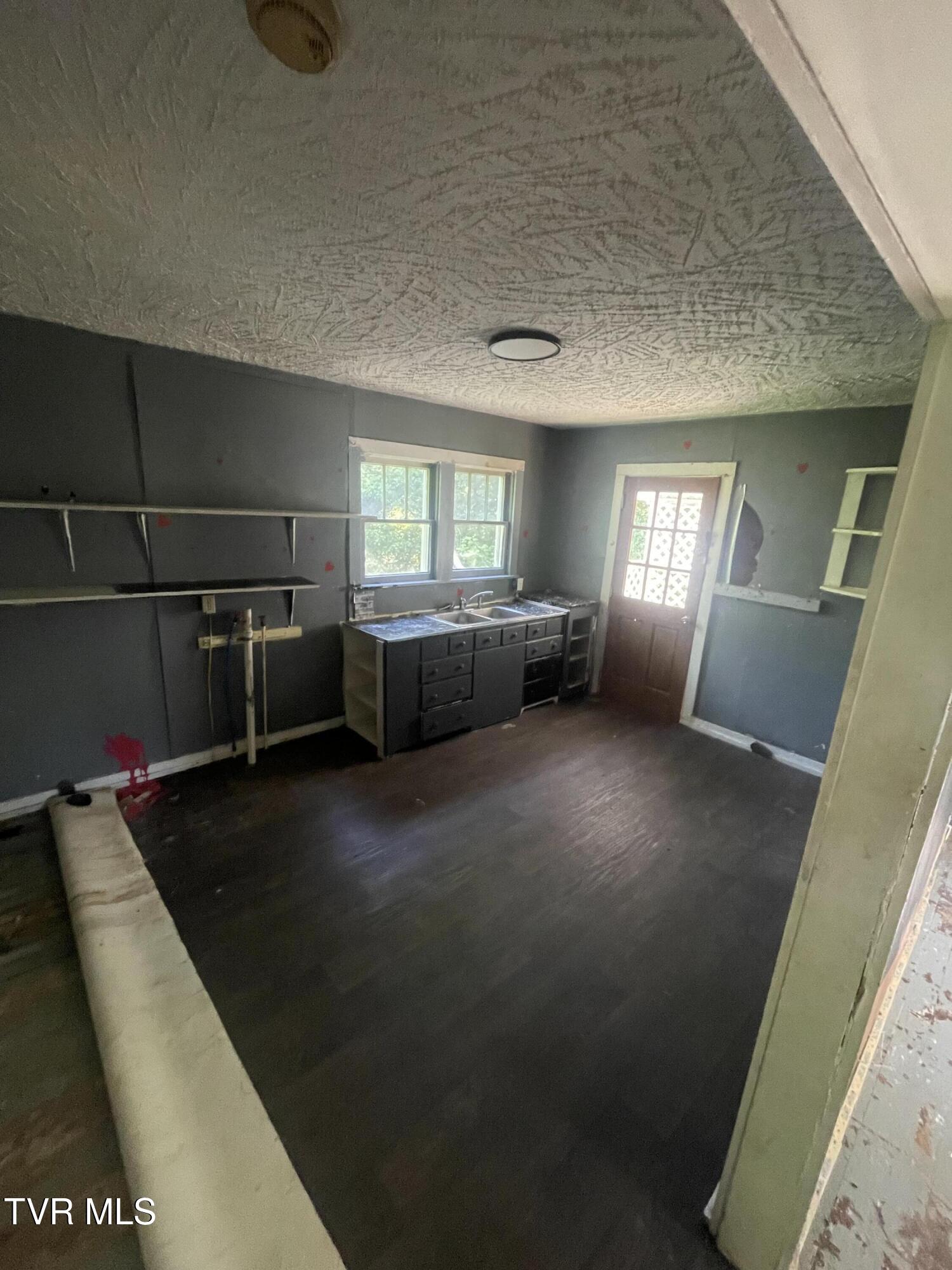 206 East Broyles Street Greeneville, TN 37745 - Photo 6 of 10 IMG_7953