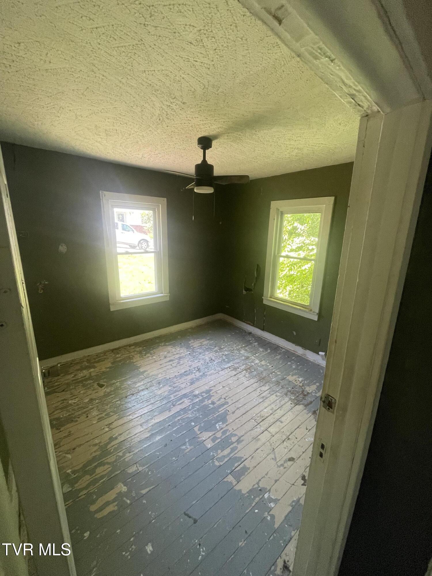 206 East Broyles Street Greeneville, TN 37745 - Photo 8 of 10 IMG_7955
