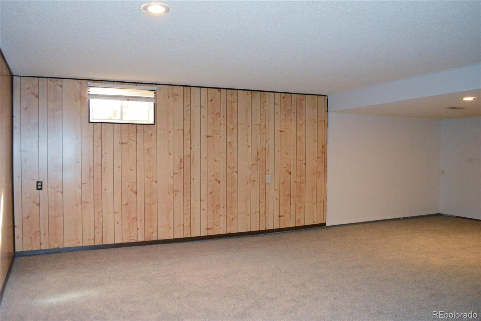 2087 South Quintero Street Aurora, CO 80013 - Photo 26 of 34 an empty room with closet