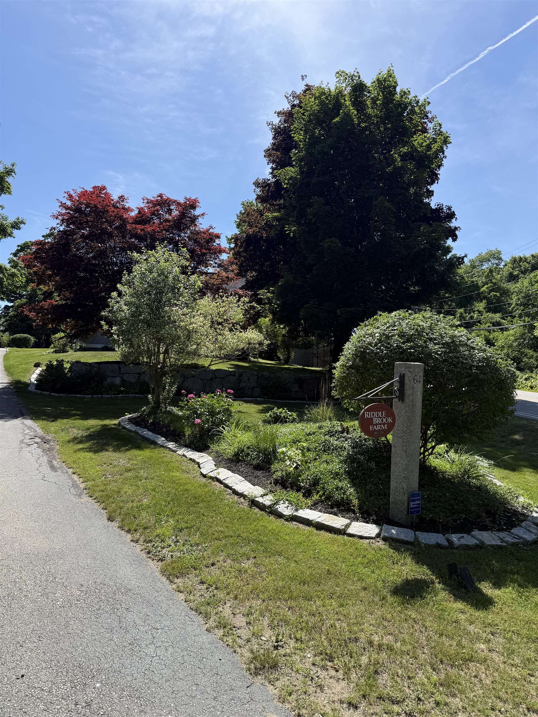 64 North Amherst Road Bedford, NH 03110 - Photo 5 of 5