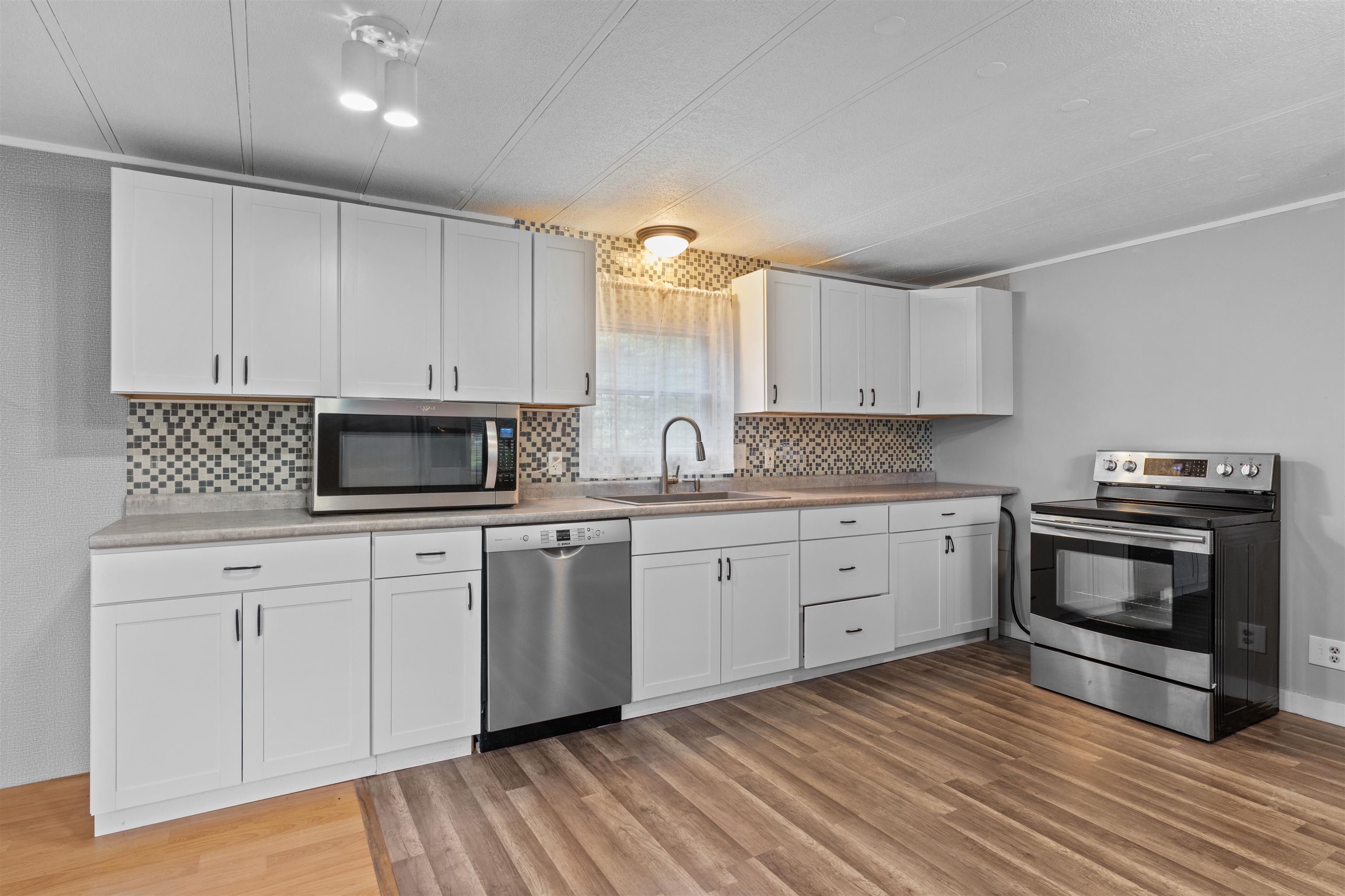 11 South Cranberry Rochester, NH 03867 - Photo 1 of 32