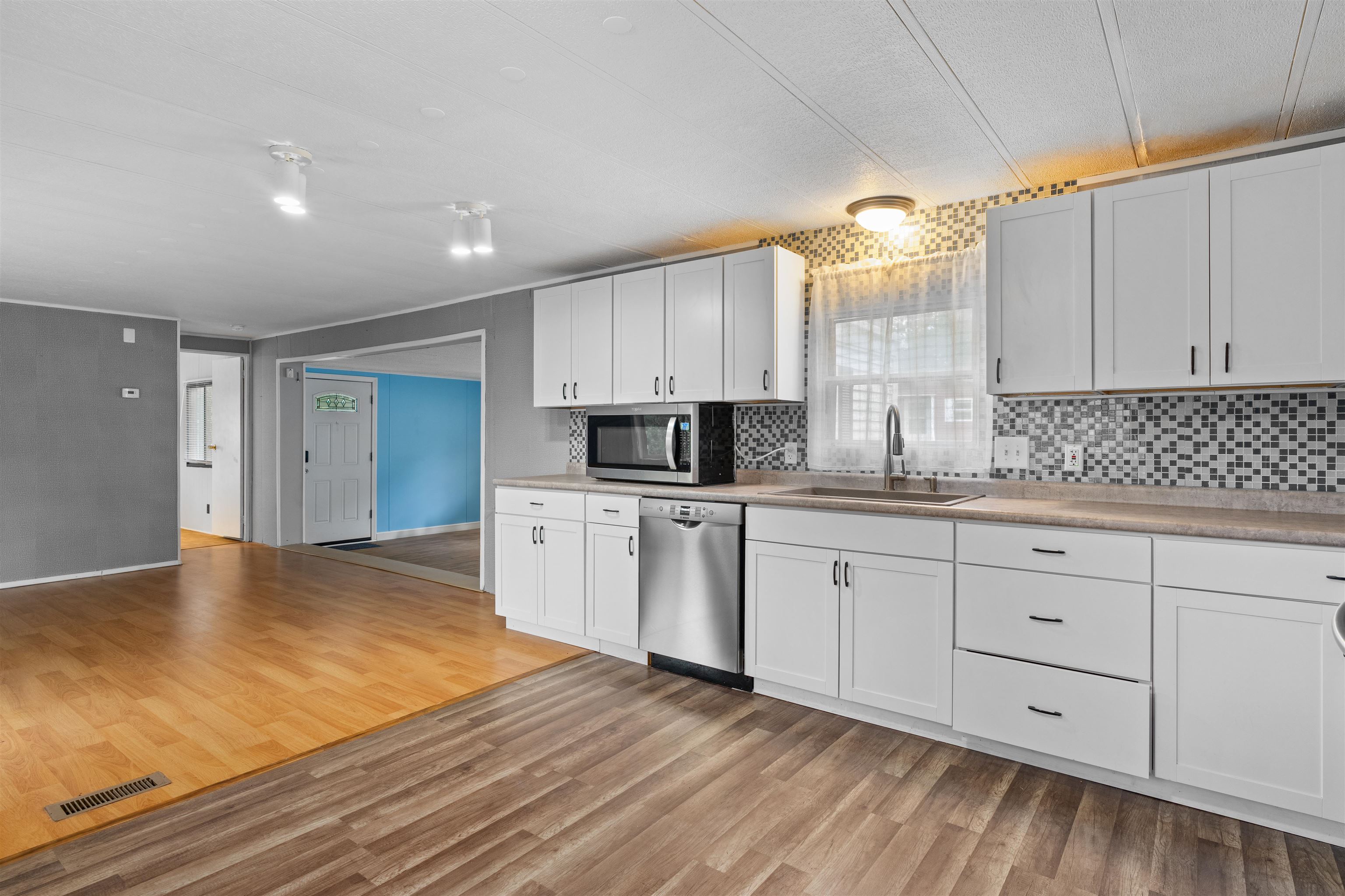 11 South Cranberry Rochester, NH 03867 - Photo 10 of 32