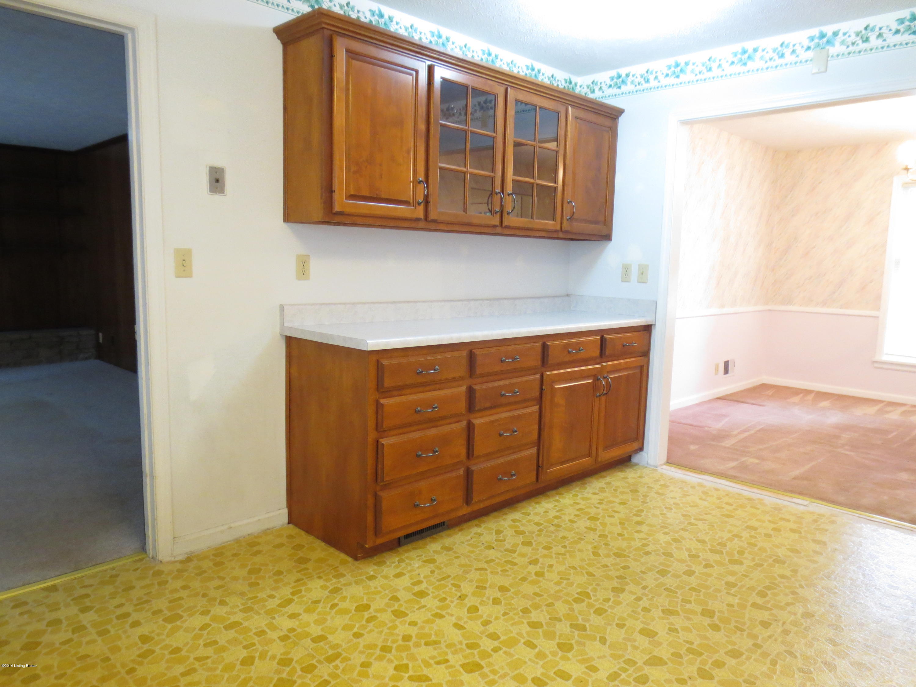 9011 Cardiff Road Louisville, KY 40242 - Photo 6 of 31 IMG_1789