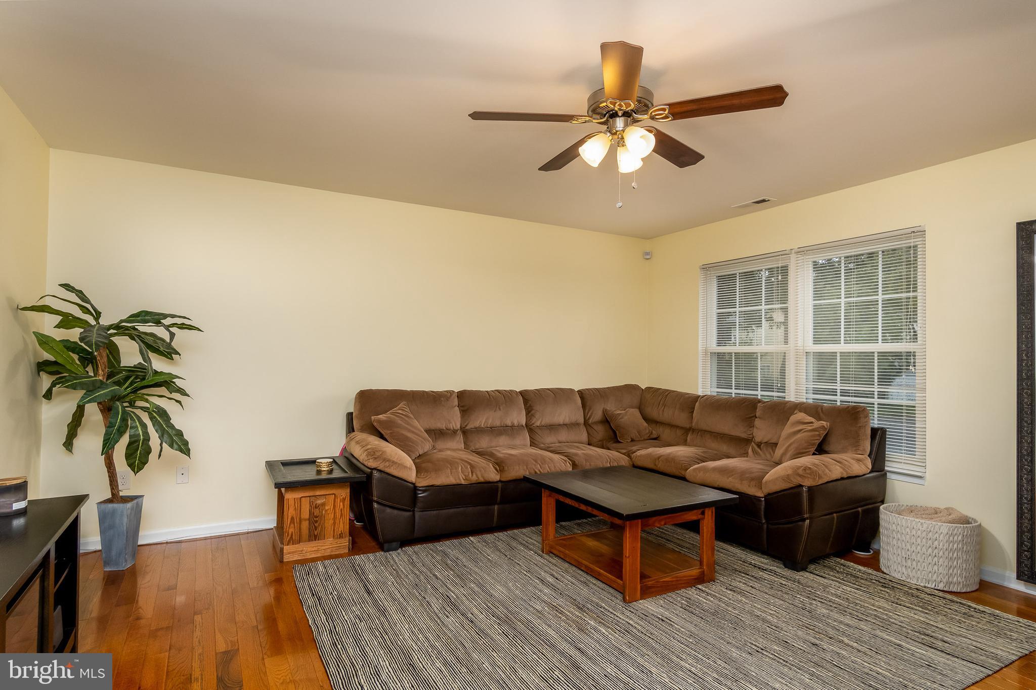 1905 Potomac Road Edgewater, MD 21037 - Photo 5 of 23 Living Room (alt view)