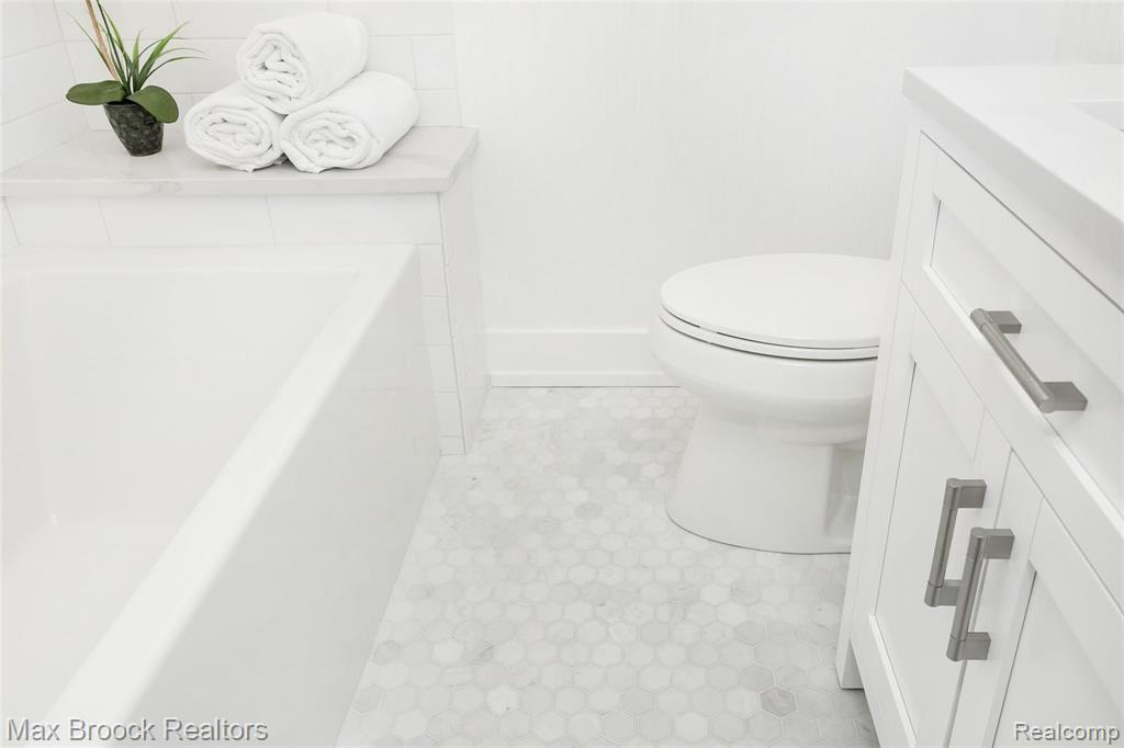 18346 Beverly Road Beverly Hills, MI 48025 - Photo 25 of 36