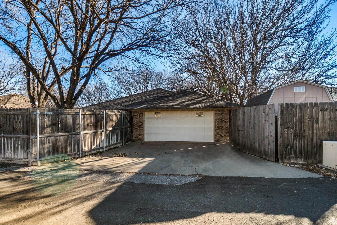 6405 Ridgewood Drive Amarillo, TX 79109 - Photo 25 of 25 a front view of a house with a yard and garage