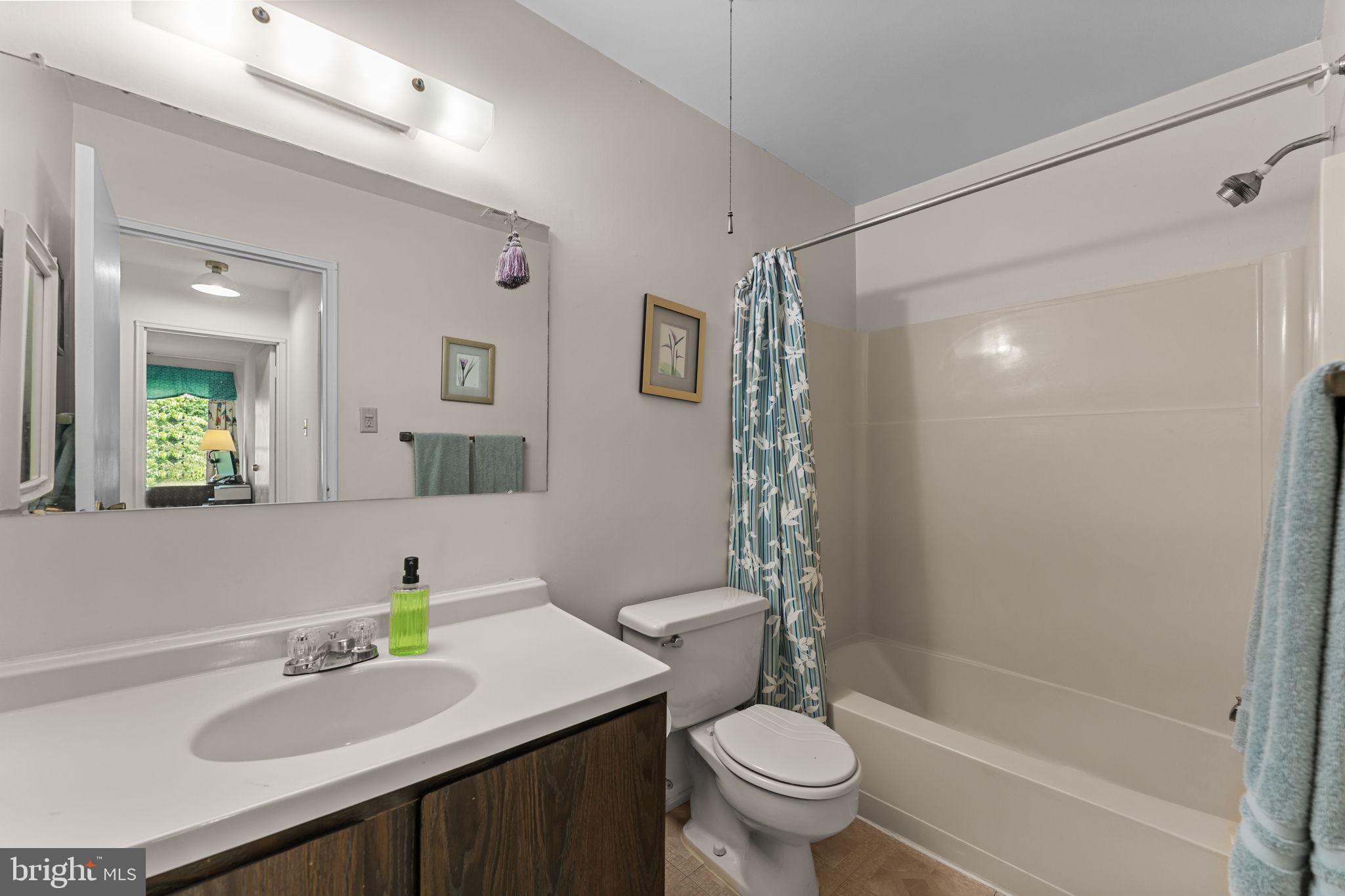 108 Raintree Lane, Unit 108 Malvern, PA 19355 - Photo 20 of 27 Full hall bathroom.