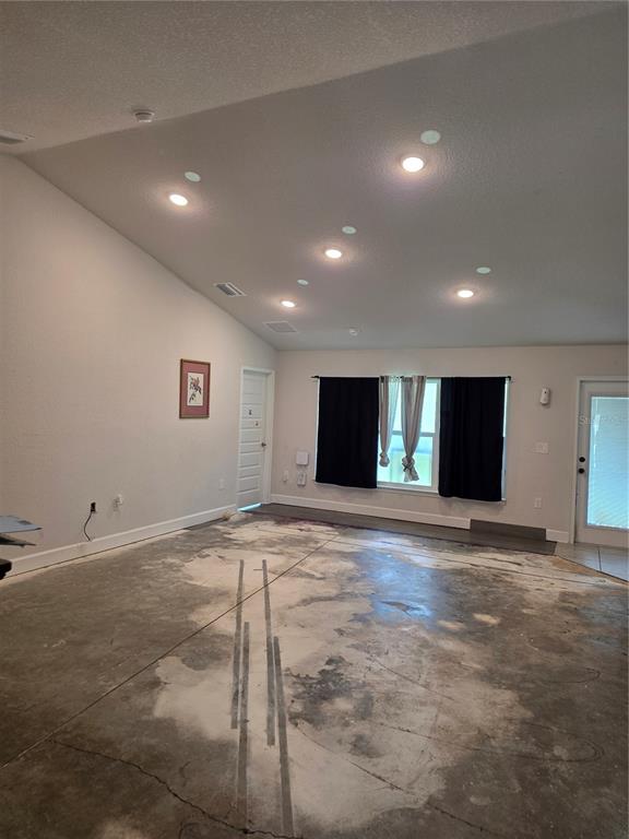 9 Cedar Run Ocala, FL 34472 - Photo 5 of 15 a view of an empty room