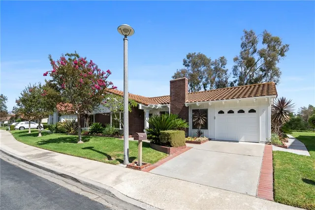 $999,888 | 28162 Vía Cernuda, Mission Viejo, CA 92692