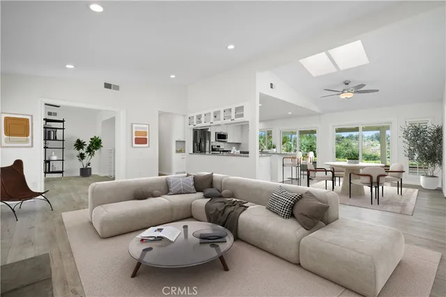 $999,888 | 28162 Vía Cernuda, Mission Viejo, CA 92692