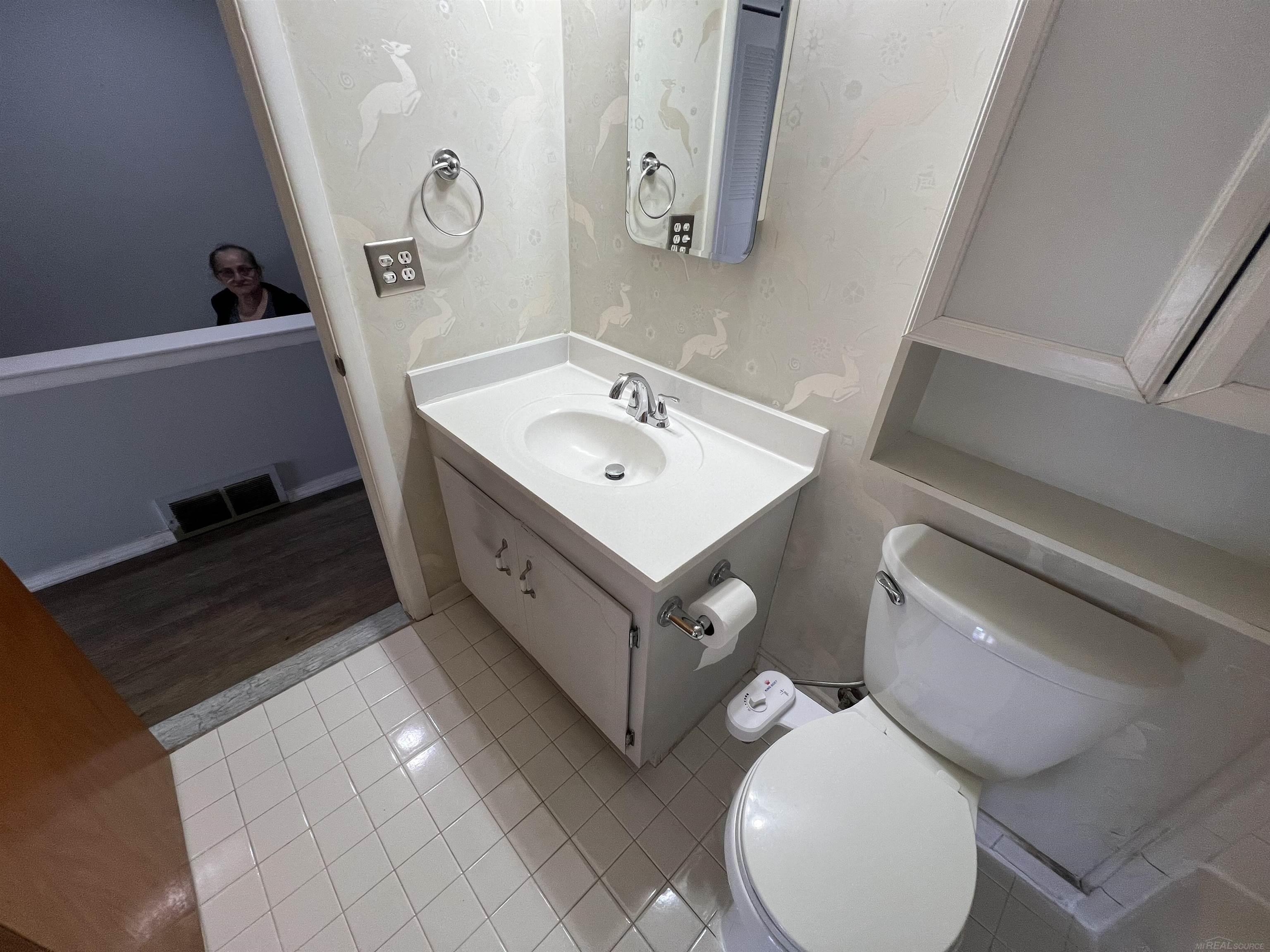 4300 15 Mile Road Sterling Heights, MI 48310 - Photo 15 of 26 50137184-af1a028c-ff99-4857-b47f-b998e4dae509.JPG