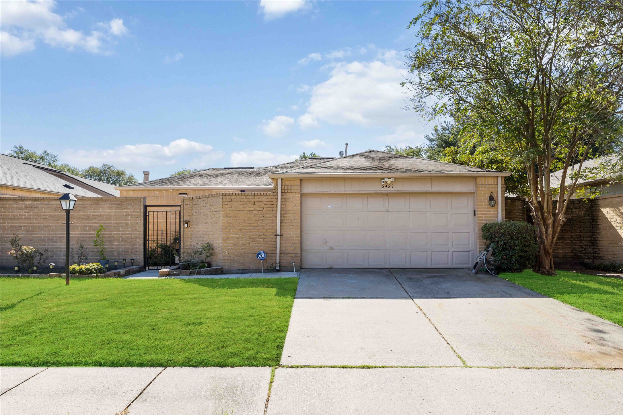 2423 Prides Crossing Road Houston, TX 77067 - Photo 2 of 27