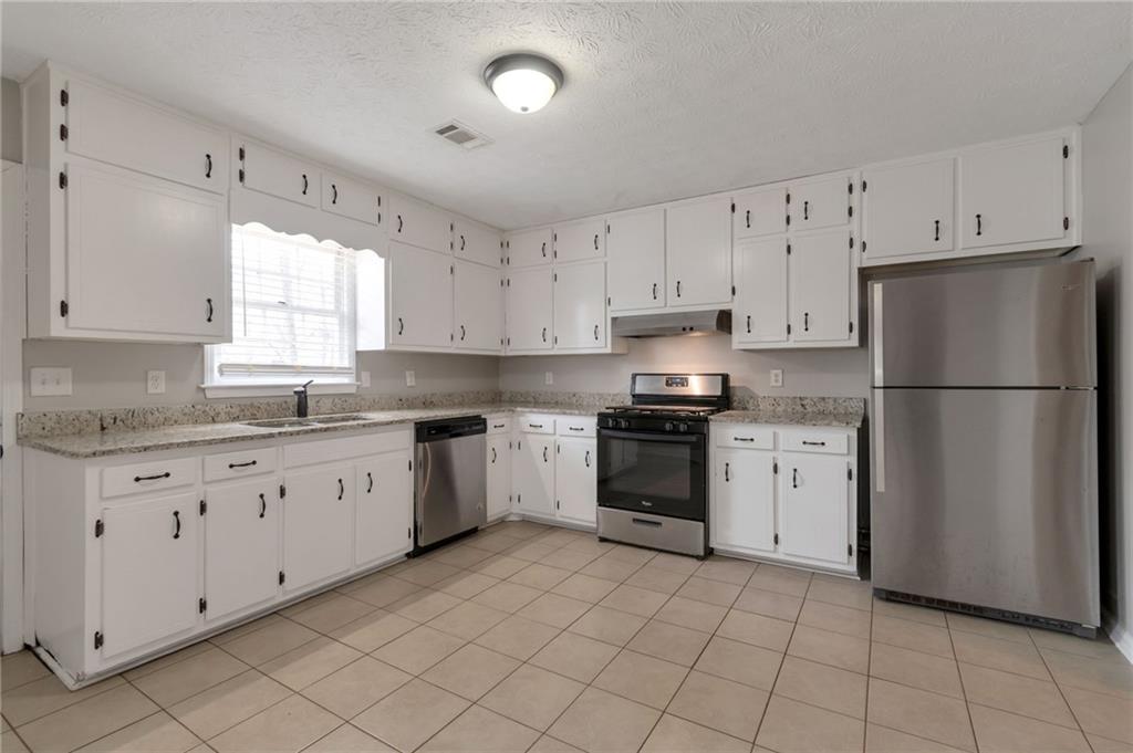 263 Devant Place Southwest Lilburn, GA 30047 - Photo 7 of 25