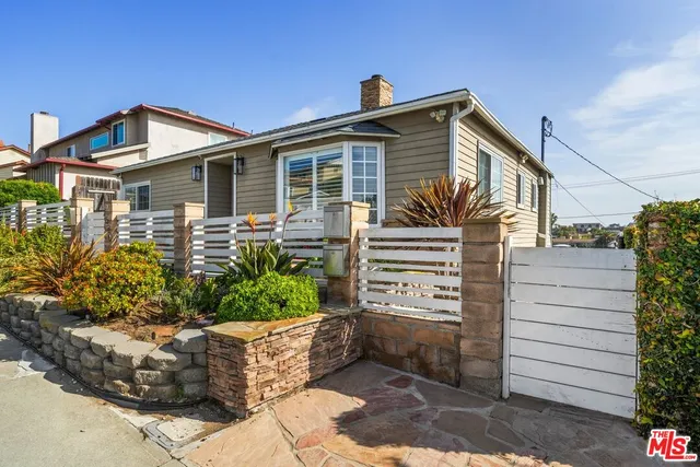 $10,500 | 7520 Earldom Avenue, Playa del Rey, CA 90293