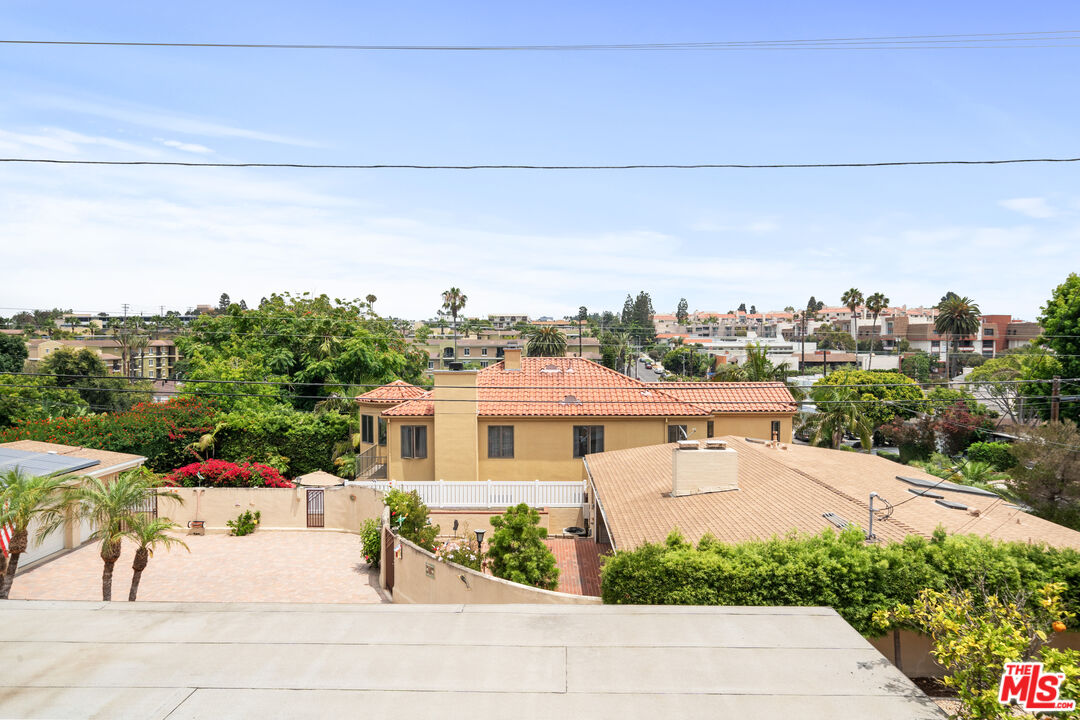7520 Earldom Avenue Playa del Rey, CA 90293 - Photo 21 of 28 a view of a terrace