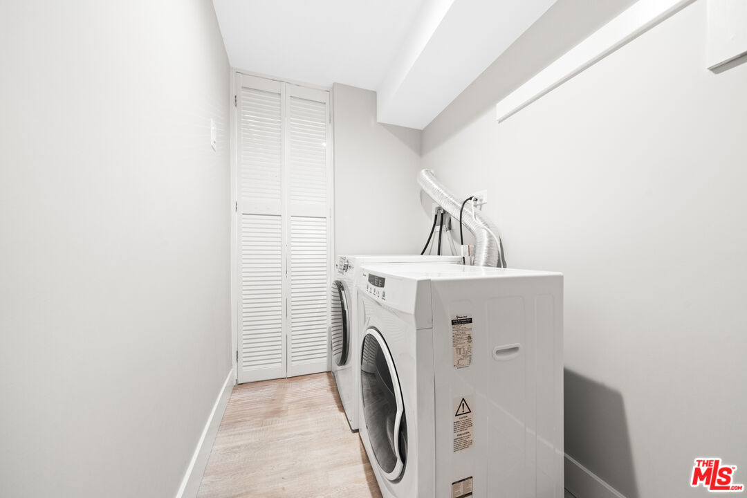 7520 Earldom Avenue Playa del Rey, CA 90293 - Photo 28 of 28 a utility room with dryer and washer