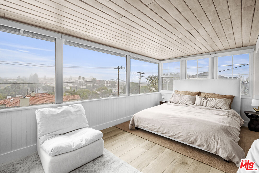 7520 Earldom Avenue Playa del Rey, CA 90293 - Photo 7 of 28 a bedroom with a bed couch and a large window