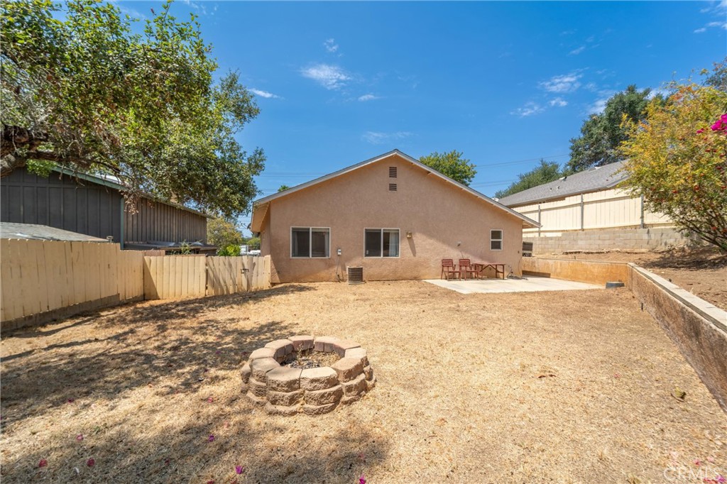 1311 East Mission Road Fallbrook, CA 92028 - Photo 26 of 32 Firepit