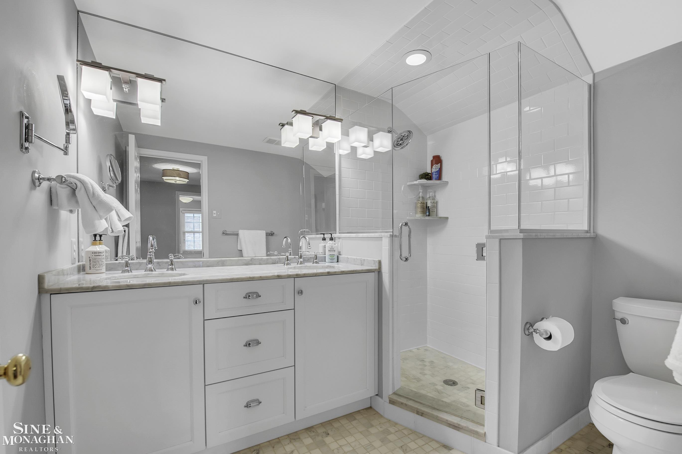 1042 Bishop Road Grosse Pointe, MI 48230 - Photo 33 of 53 50123710-32.JPG