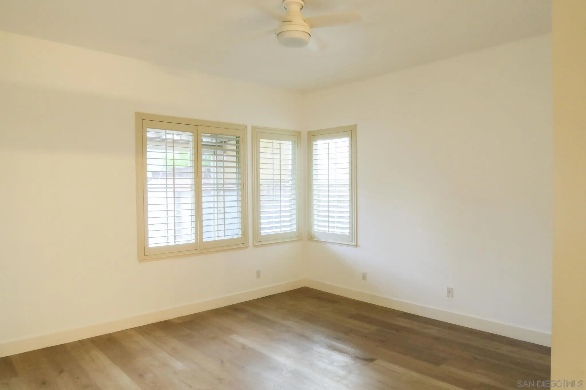 1220 Exeter Way Brentwood, CA 94513 - Photo 20 of 33 an empty room with wooden floor and windows