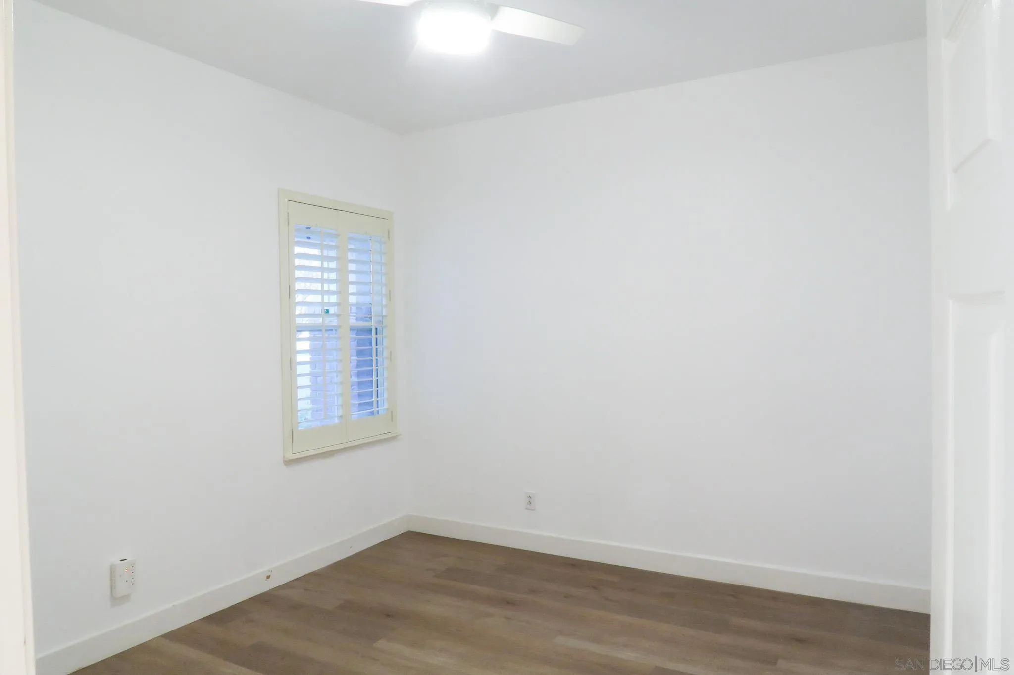 1220 Exeter Way Brentwood, CA 94513 - Photo 25 of 33 an empty room with wooden floor and windows