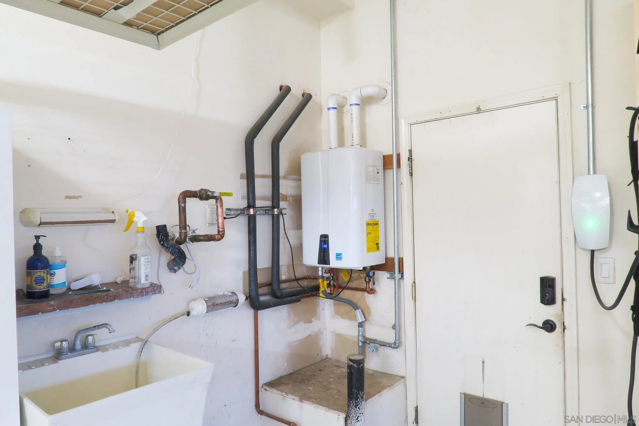 1220 Exeter Way Brentwood, CA 94513 - Photo 31 of 33 a bathroom with a tub sink and mirror