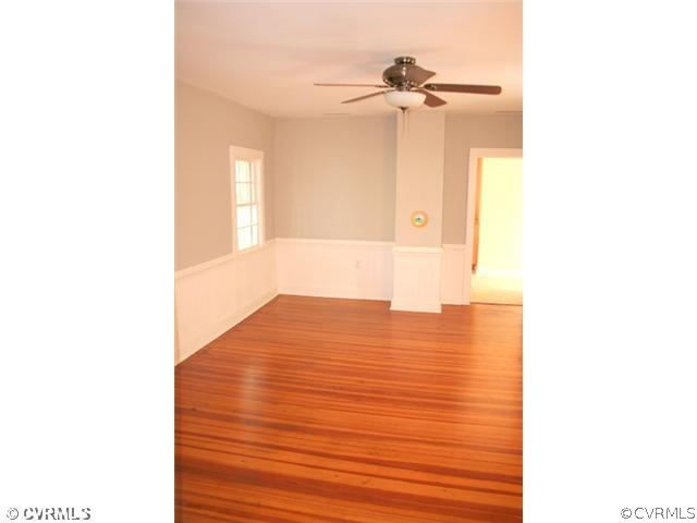 35 Tamworth Road Cartersville, VA 23027 - Photo 5 of 12 Dining Room - The dining room has beautiful hardwo