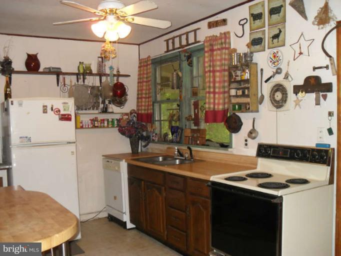 4121 St Clair Bridge Road Street, MD 21154 - Photo 10 of 19 Kitchen