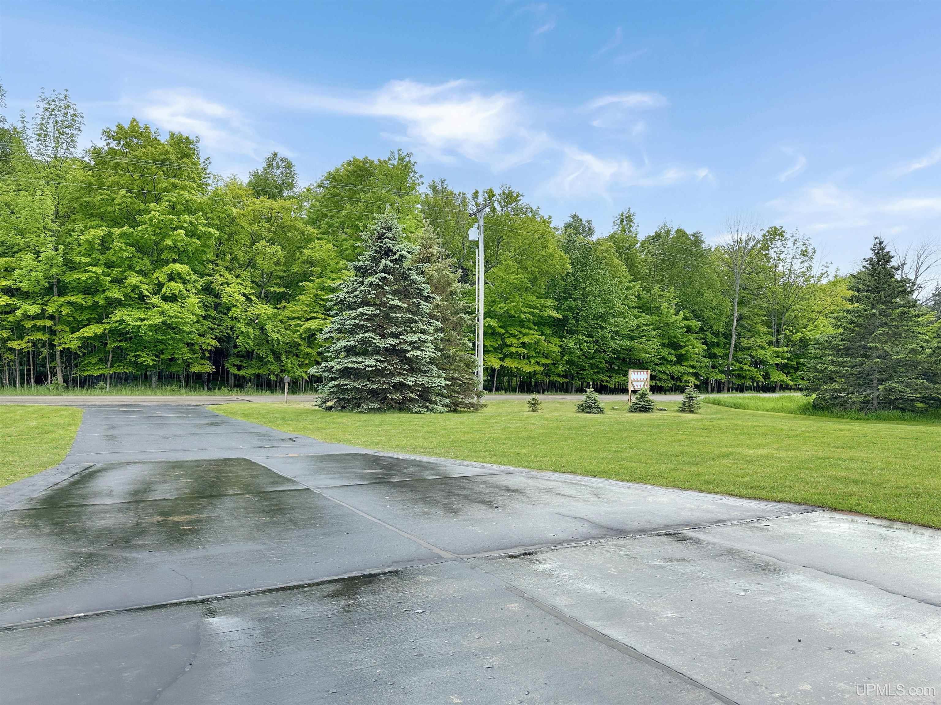 4010 K Road Bark River, MI 49807 - Photo 3 of 18