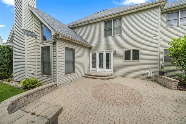 a view of back yard of the house