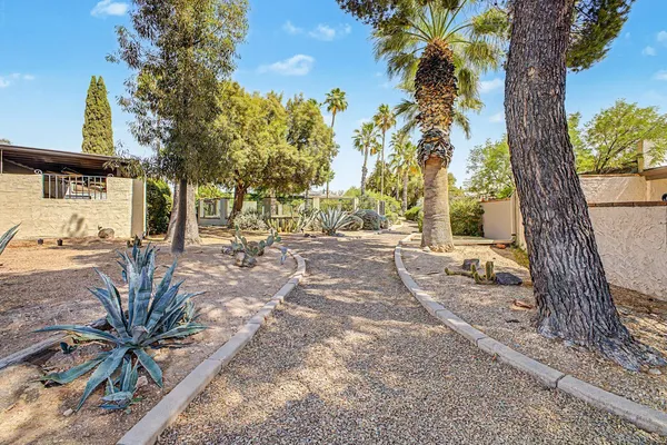 $2,845 | 37210 North Tranquil Trail, Unit 13, Carefree, AZ 85377