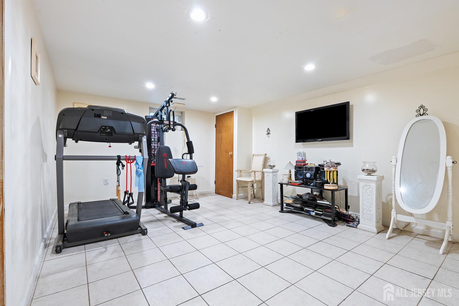 77 Conduit Way Colonia, NJ 07067 - Photo 18 of 29 Gallery Image 18