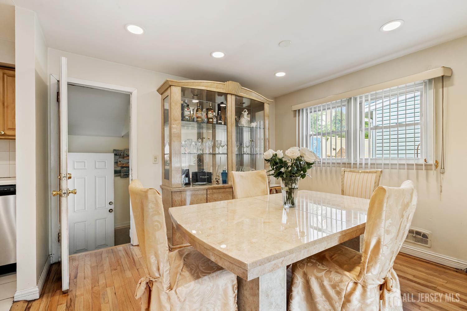 77 Conduit Way Colonia, NJ 07067 - Photo 8 of 29 Gallery Image 8