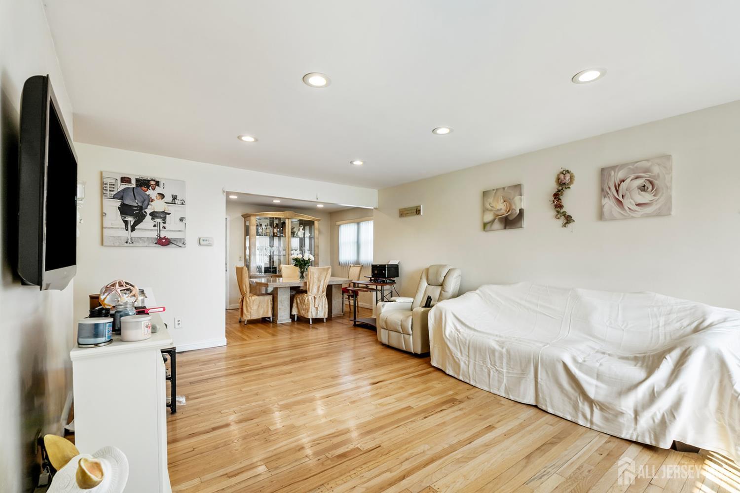 77 Conduit Way Colonia, NJ 07067 - Photo 9 of 29 Gallery Image 9