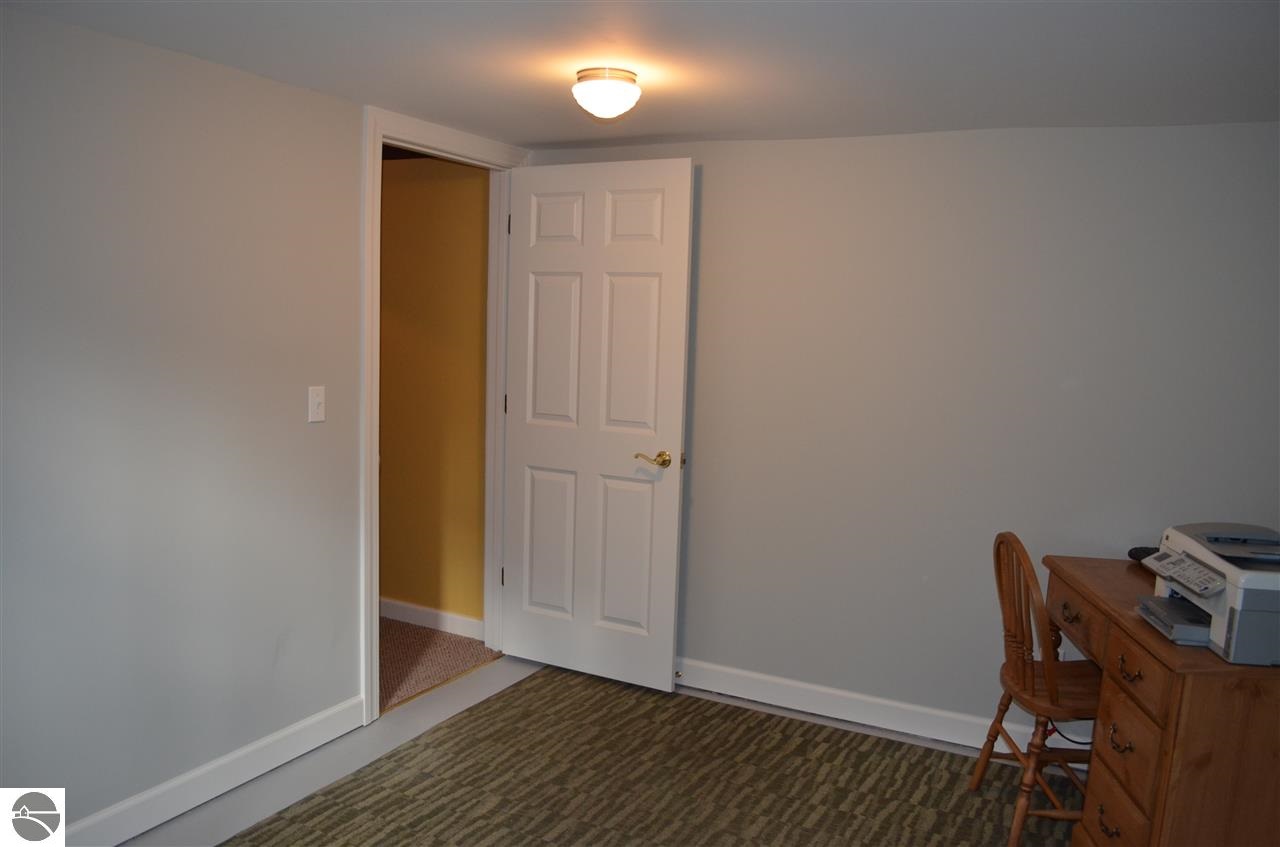 2484 East Potter Road Traverse City, MI 49696 - Photo 6 of 24 1792910-5.JPG